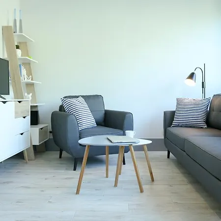 아파트 Roommate Niemcewicza 1 바르샤바